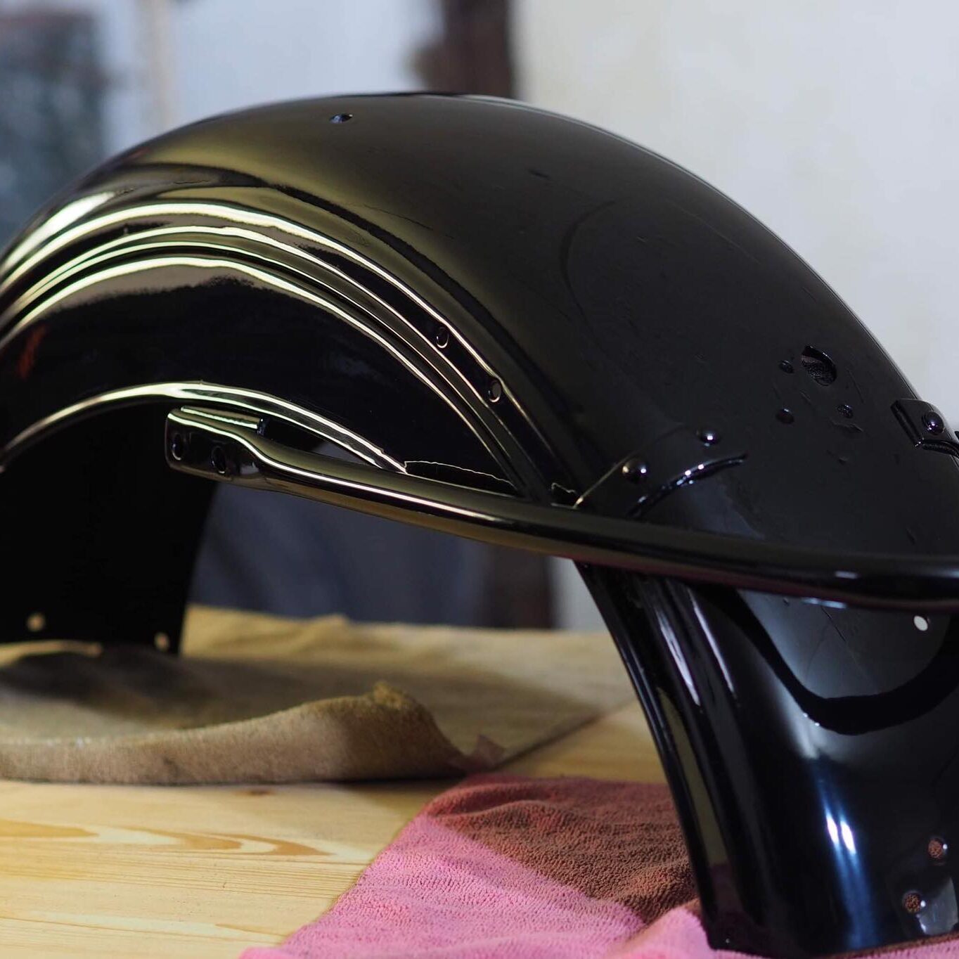 Nalakovaný blatník motocyklu Ural 650