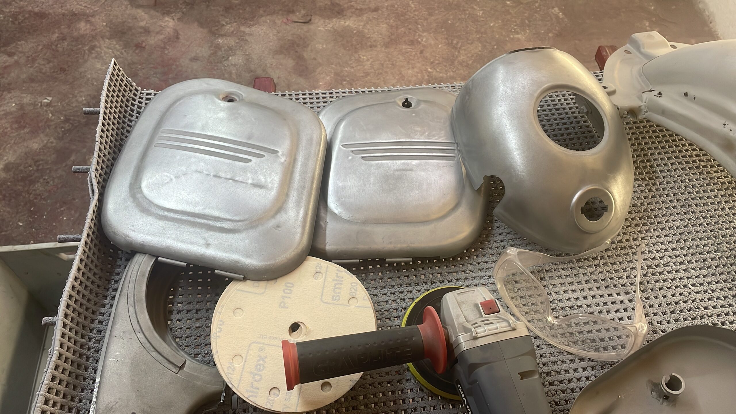 Kastlíky a maska pro moto veterán Jawa 250/353